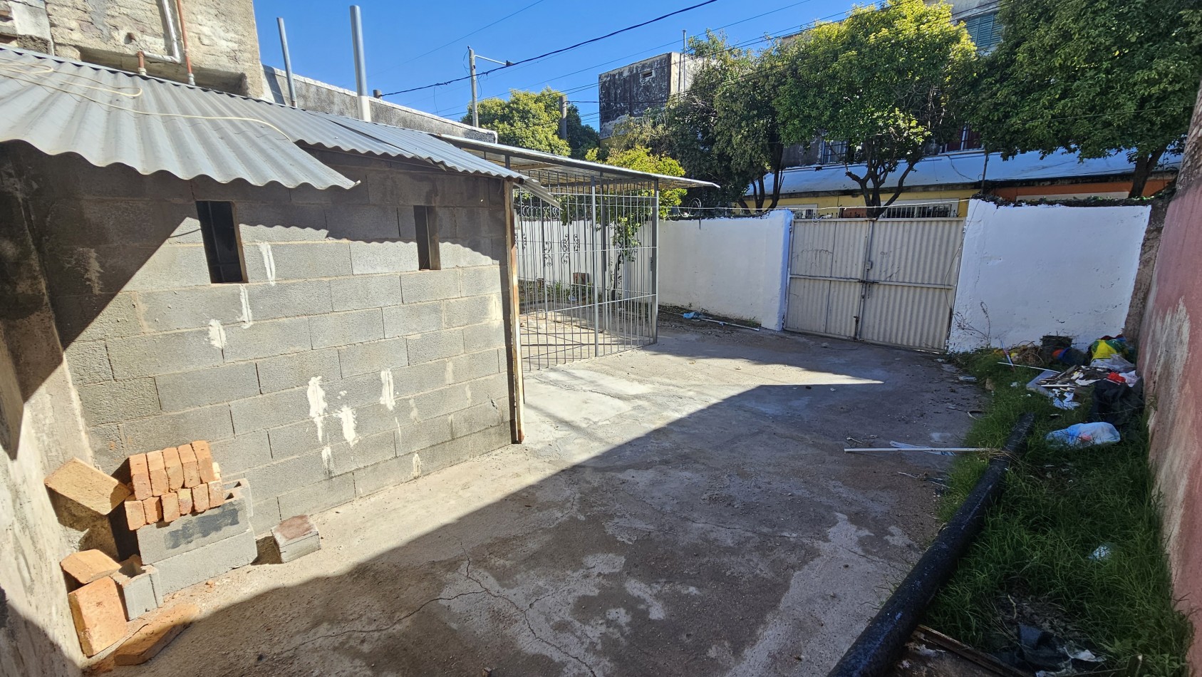 ¡OPORTUNIDAD VERSATIL EN BARRIO REVOL! Casa / Apto Uso Comercial/ Residencial