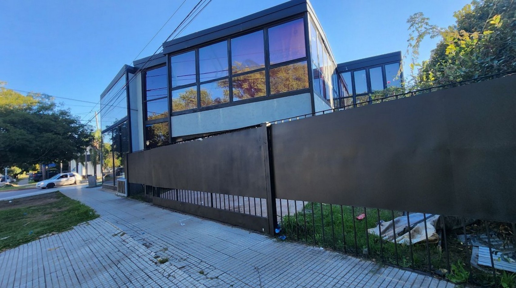 Local Comercial de Gran Escala en Alquiler - Av. Spilimbergo al 3500, Cordoba.
