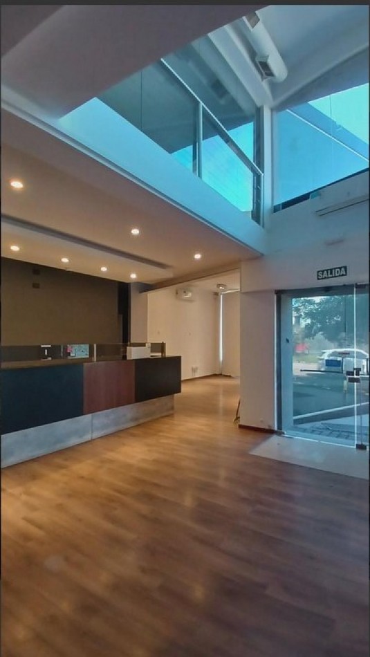 Local Comercial de Gran Escala en Alquiler - Av. Spilimbergo al 3500, Cordoba.