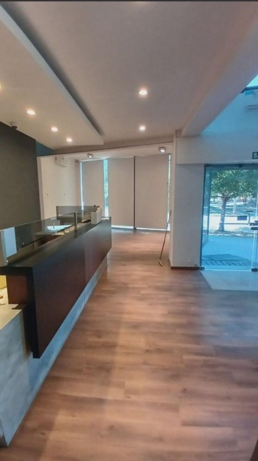Local Comercial de Gran Escala en Alquiler - Av. Spilimbergo al 3500, Cordoba.