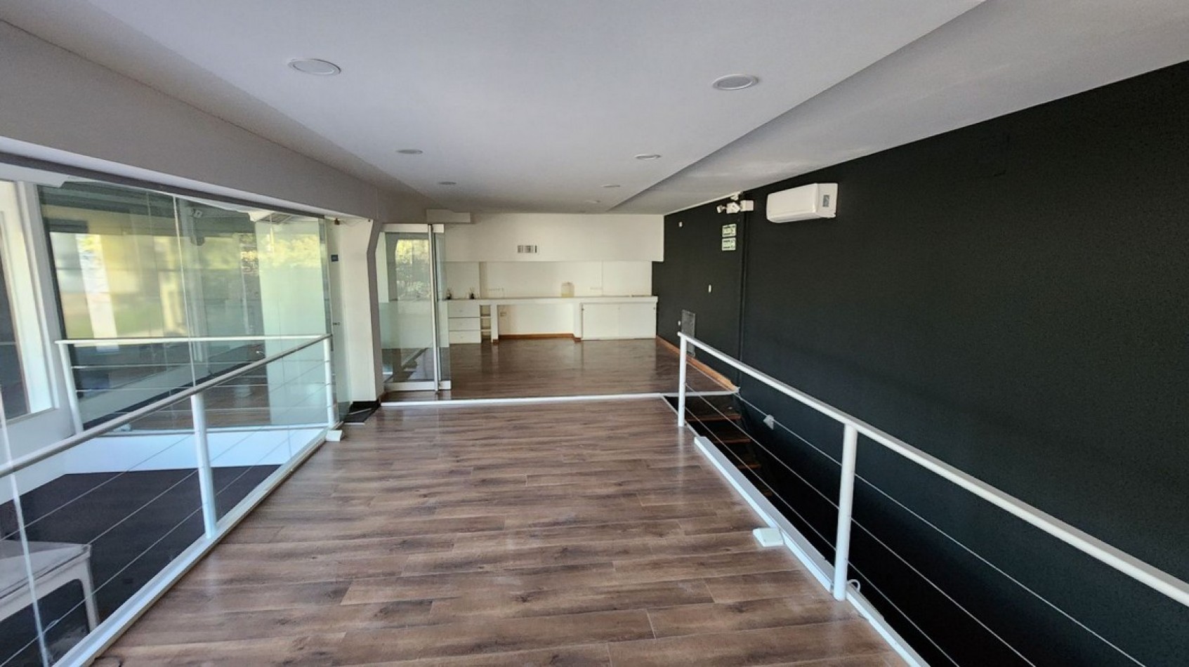 Local Comercial de Gran Escala en Alquiler - Av. Spilimbergo al 3500, Cordoba.