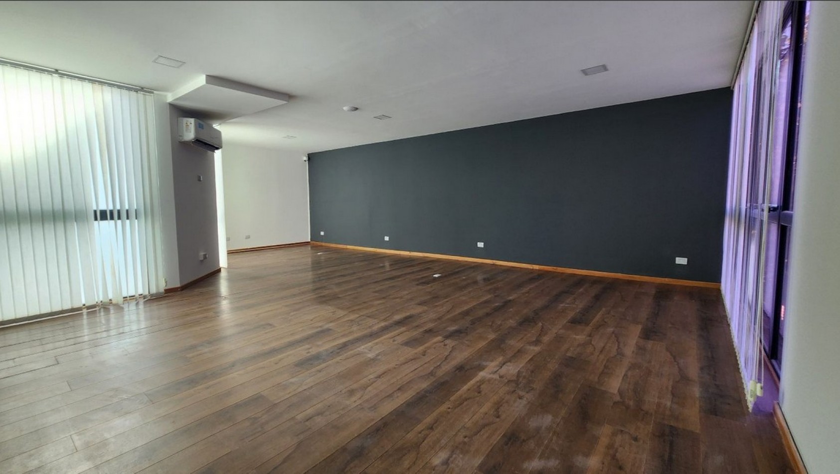 Local Comercial de Gran Escala en Alquiler - Av. Spilimbergo al 3500, Cordoba.