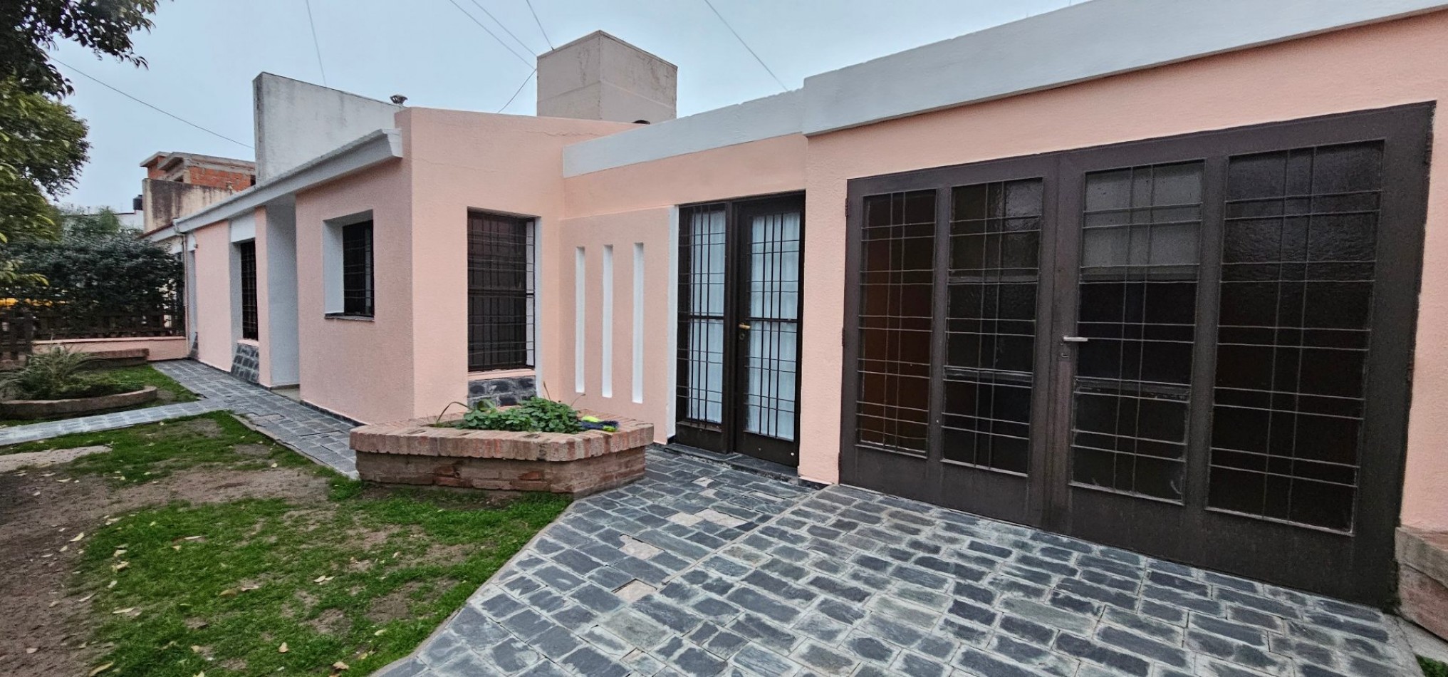 CASA EN VENTA - B° POETA LUGONES - IDEAL PARA MODERNIZAR