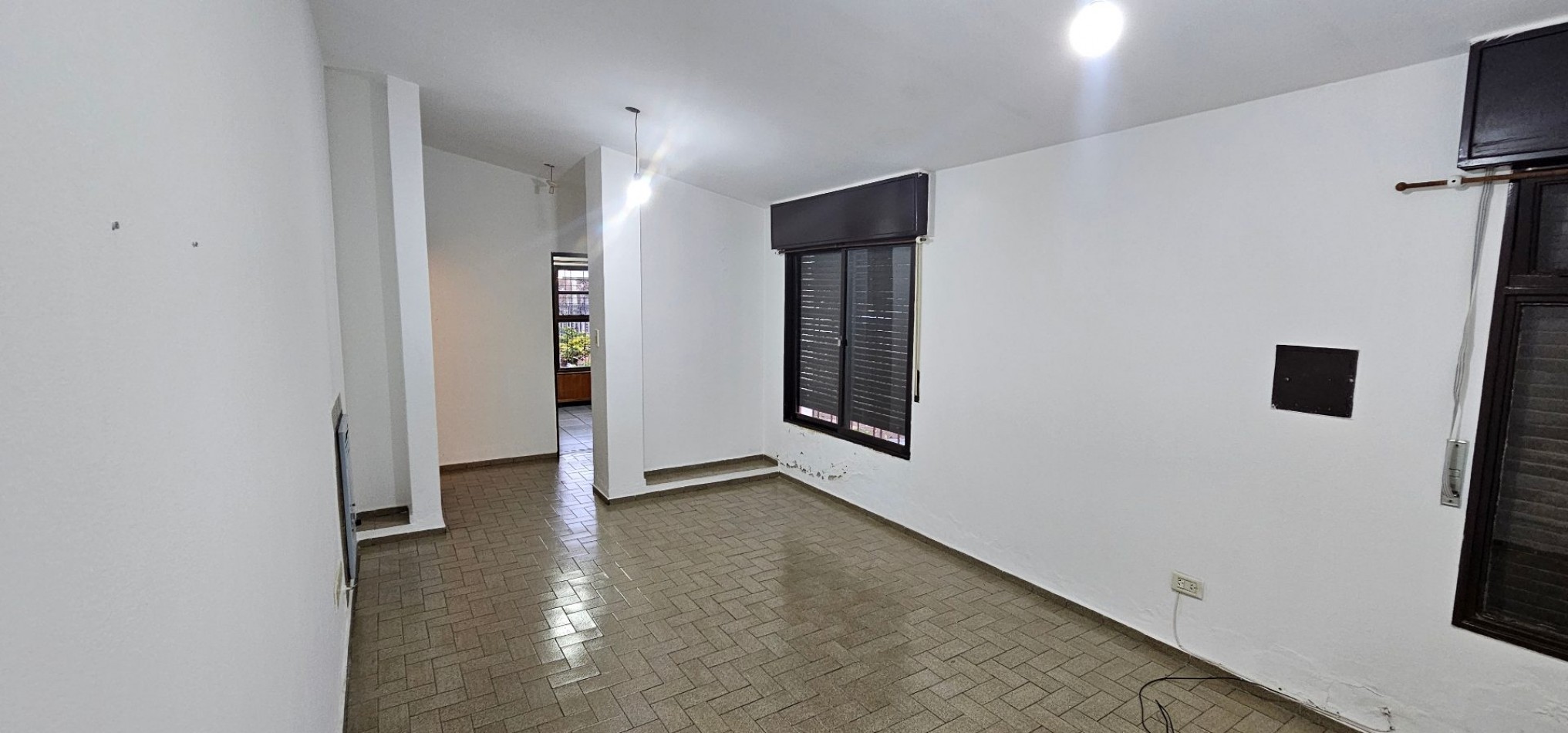 CASA EN VENTA - B° POETA LUGONES - IDEAL PARA MODERNIZAR