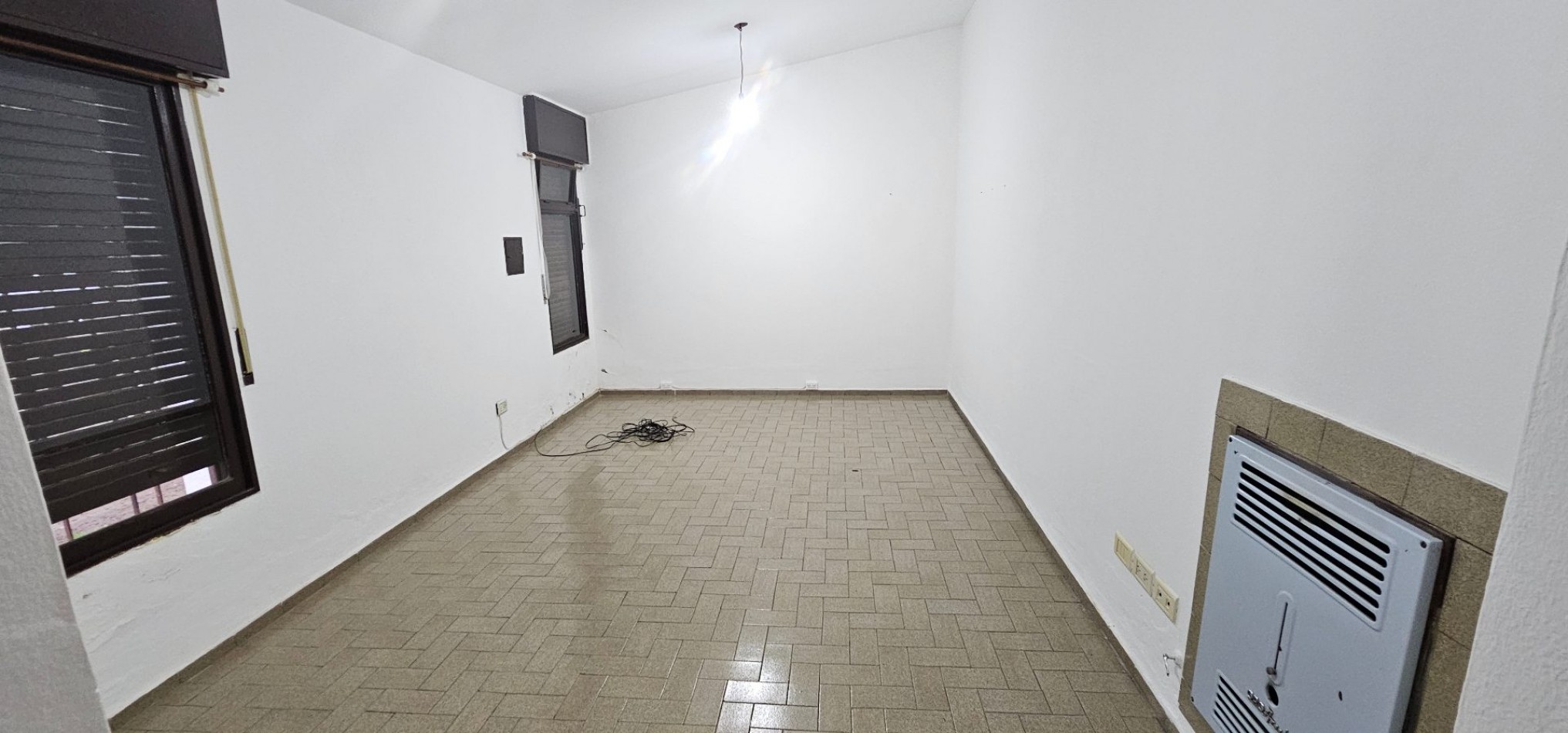 CASA EN VENTA - B° POETA LUGONES - IDEAL PARA MODERNIZAR
