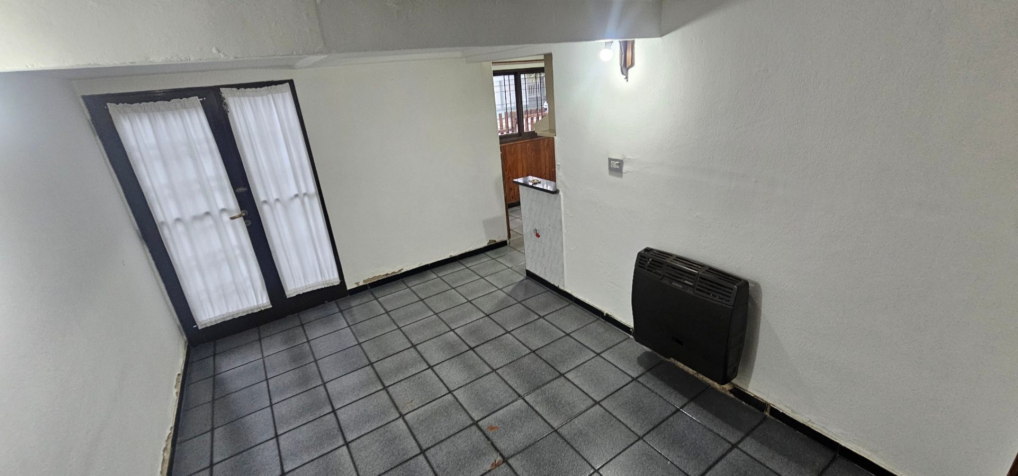 CASA EN VENTA - B° POETA LUGONES - IDEAL PARA MODERNIZAR