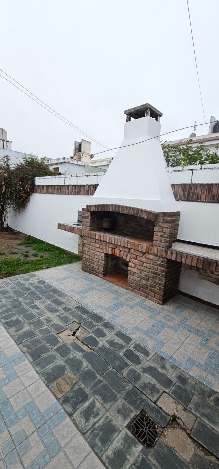 CASA EN VENTA - B° POETA LUGONES - IDEAL PARA MODERNIZAR