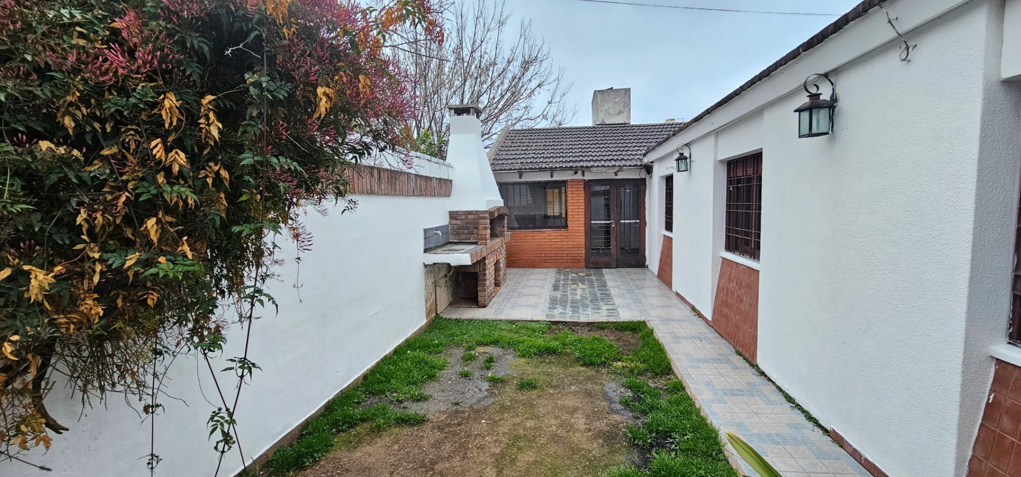 CASA EN VENTA - B° POETA LUGONES - IDEAL PARA MODERNIZAR