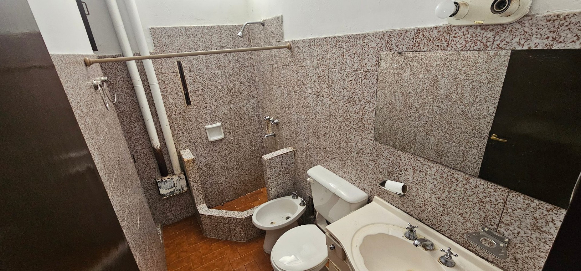 CASA EN VENTA - B° POETA LUGONES - IDEAL PARA MODERNIZAR