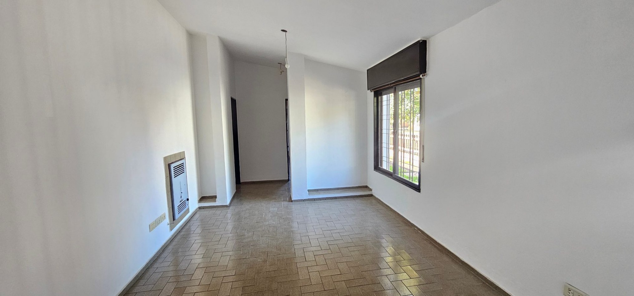 CASA EN VENTA - B° POETA LUGONES - IDEAL PARA MODERNIZAR