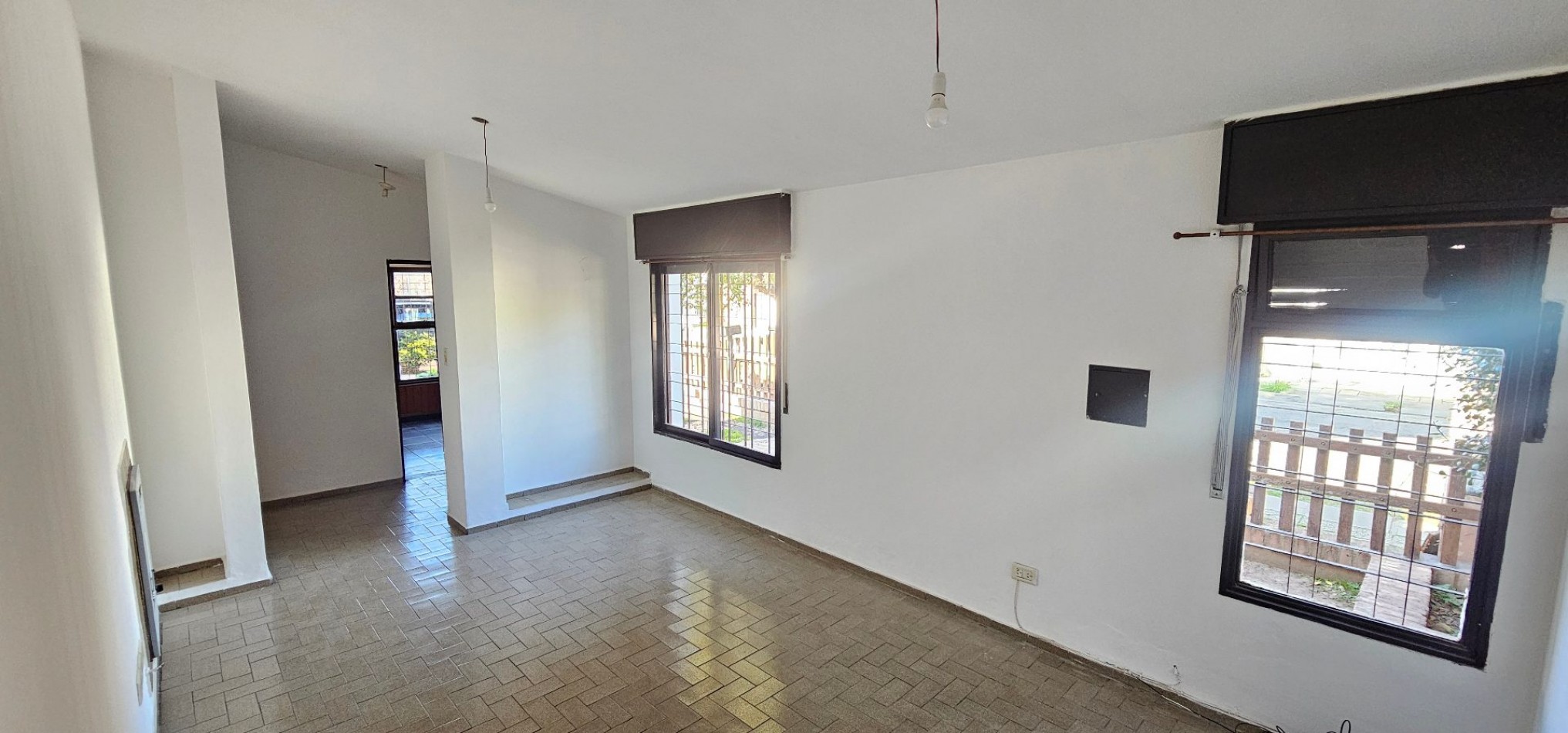 CASA EN VENTA - B° POETA LUGONES - IDEAL PARA MODERNIZAR