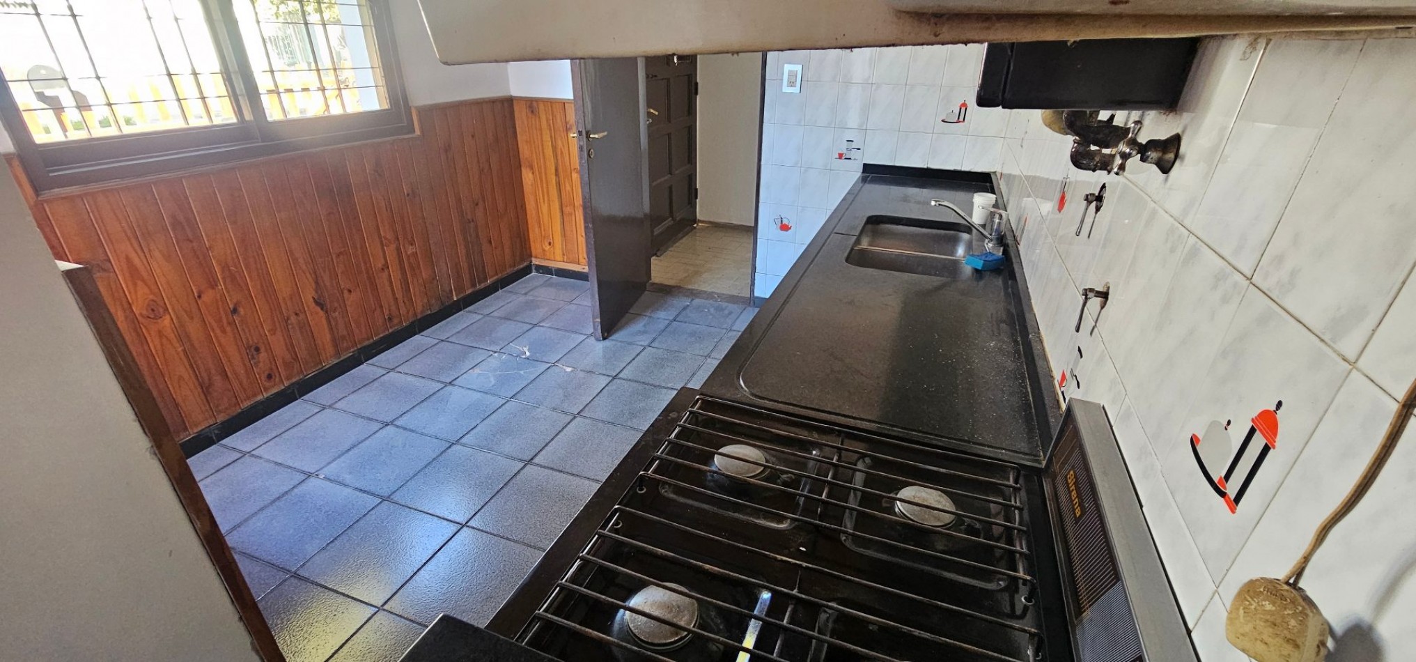 CASA EN VENTA - B° POETA LUGONES - IDEAL PARA MODERNIZAR