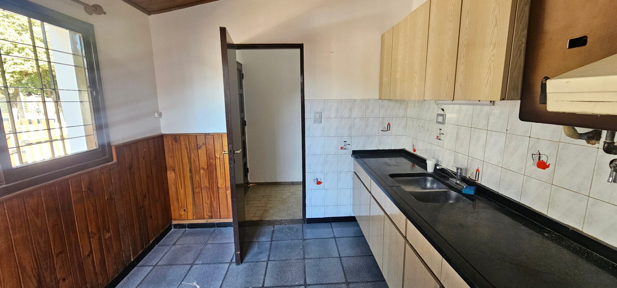 CASA EN VENTA - B° POETA LUGONES - IDEAL PARA MODERNIZAR