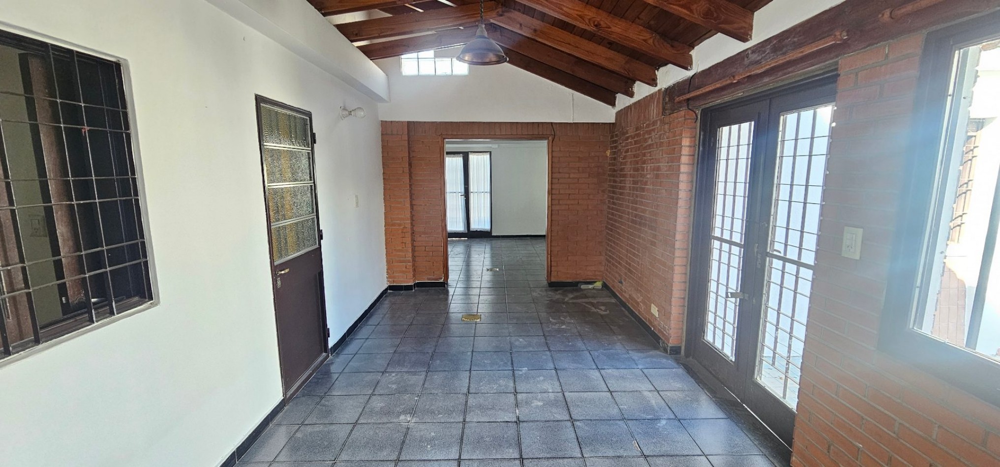 CASA EN VENTA - B° POETA LUGONES - IDEAL PARA MODERNIZAR