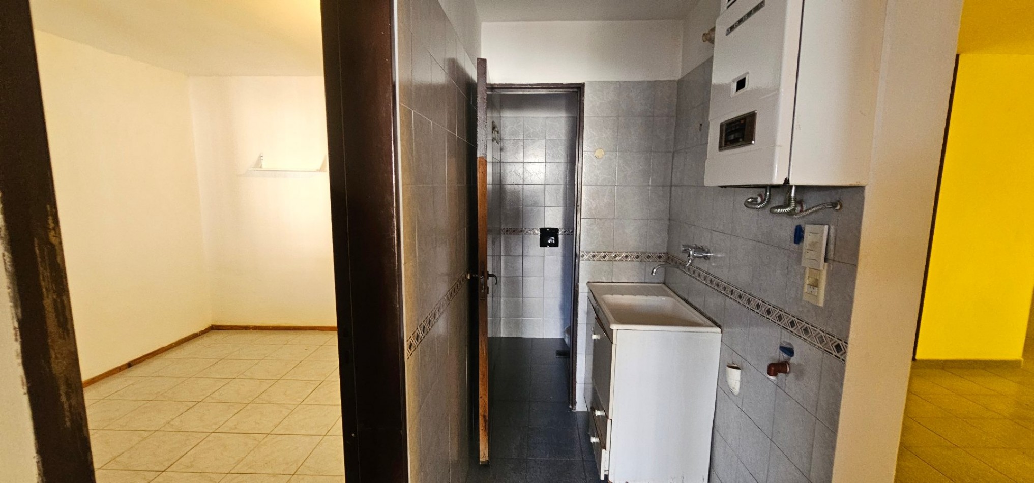 CASA EN VENTA - B° POETA LUGONES - IDEAL PARA MODERNIZAR