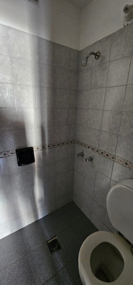 CASA EN VENTA - B° POETA LUGONES - IDEAL PARA MODERNIZAR