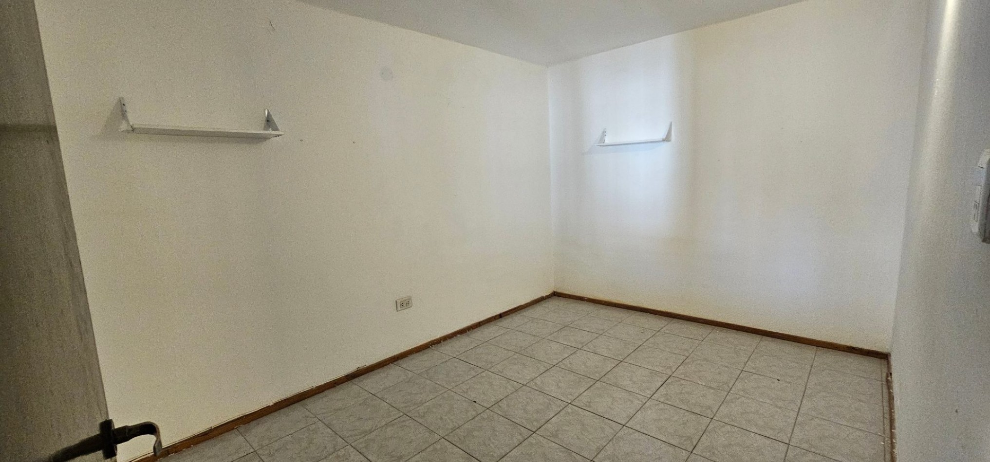 CASA EN VENTA - B° POETA LUGONES - IDEAL PARA MODERNIZAR