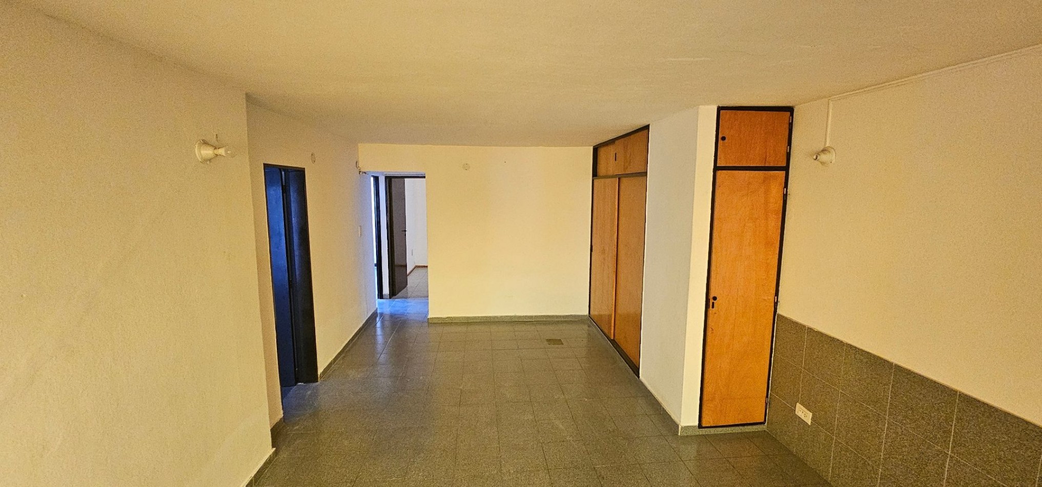 CASA EN VENTA - B° POETA LUGONES - IDEAL PARA MODERNIZAR