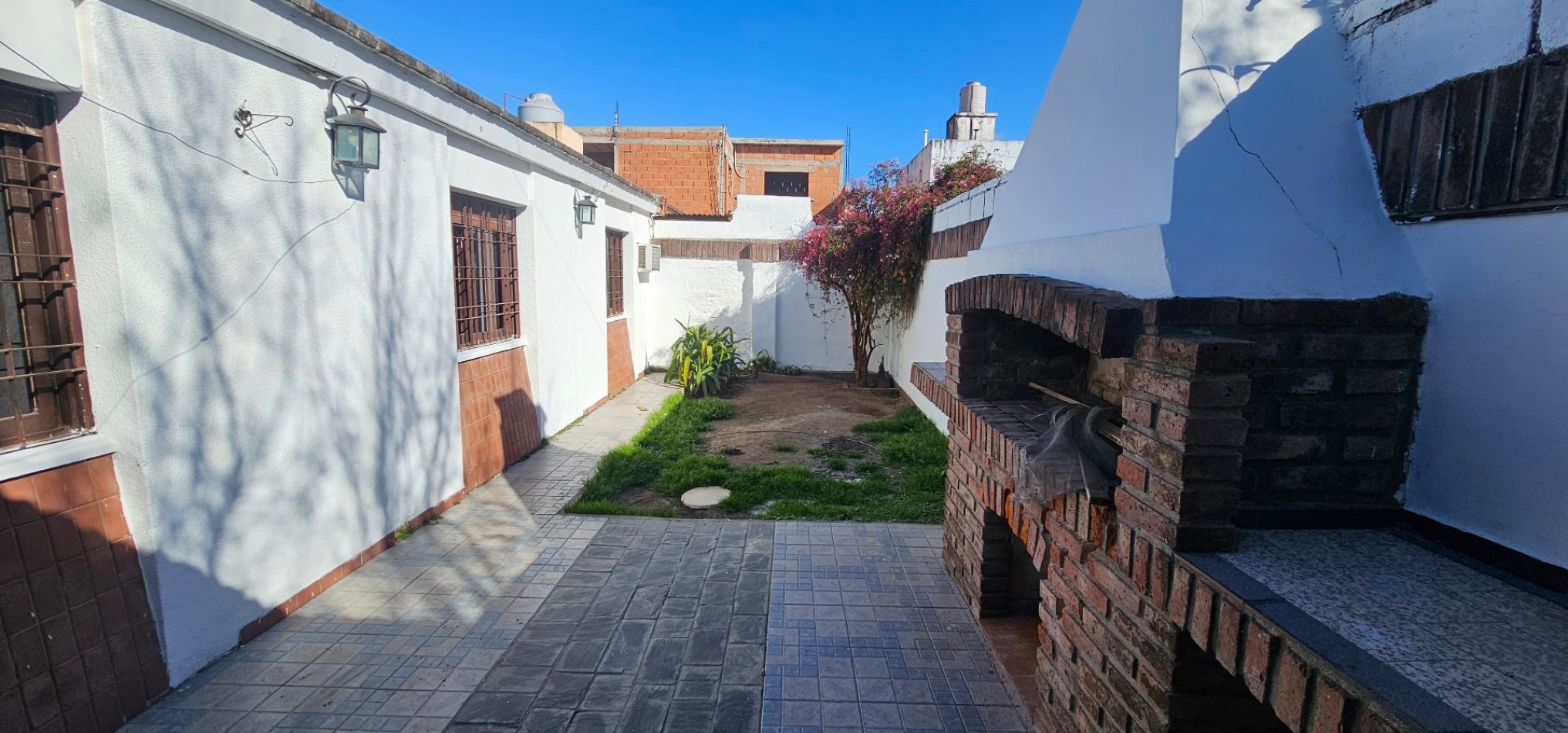 CASA EN VENTA - B° POETA LUGONES - IDEAL PARA MODERNIZAR