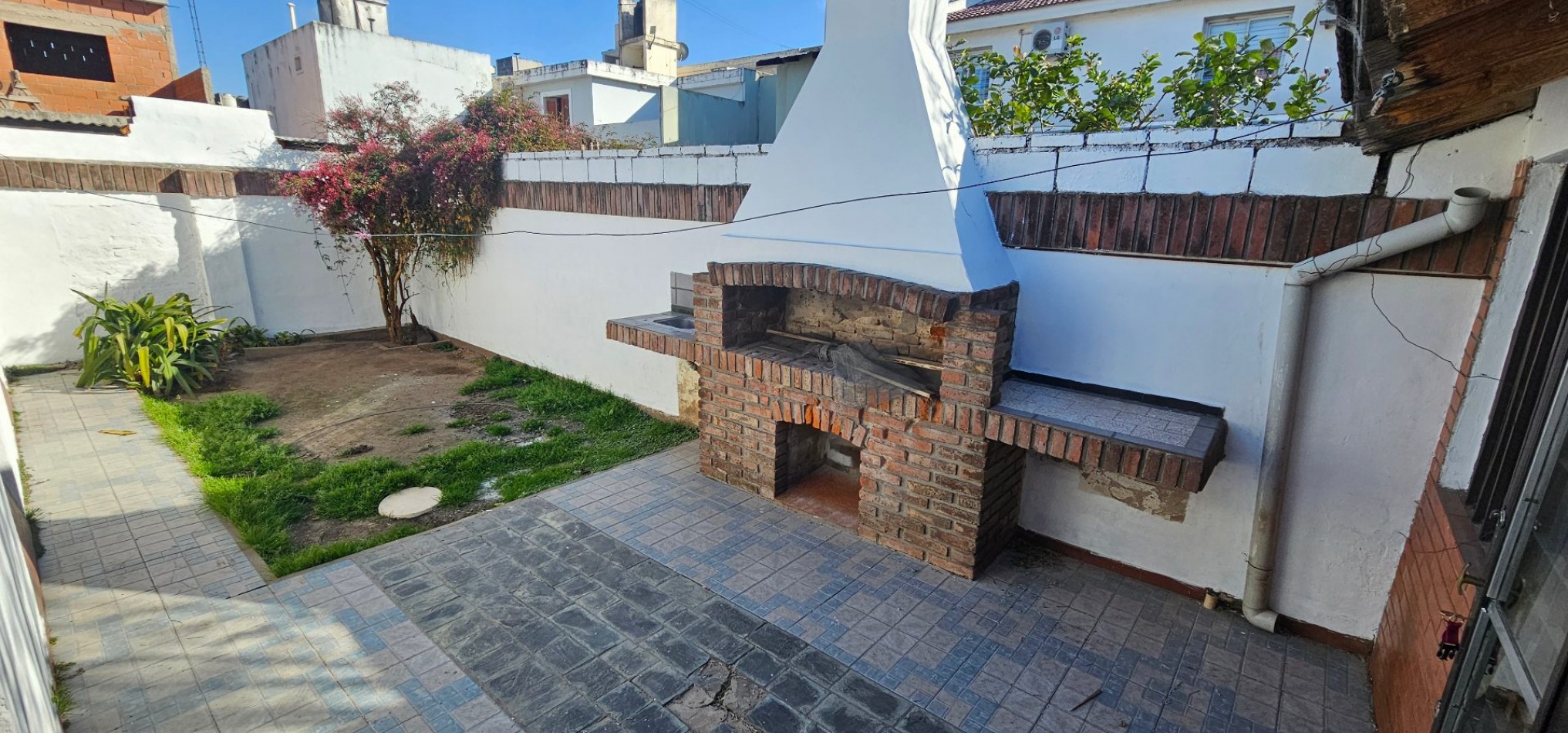 CASA EN VENTA - B° POETA LUGONES - IDEAL PARA MODERNIZAR