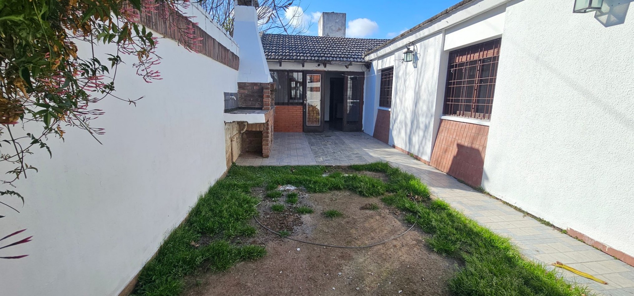 CASA EN VENTA - B° POETA LUGONES - IDEAL PARA MODERNIZAR