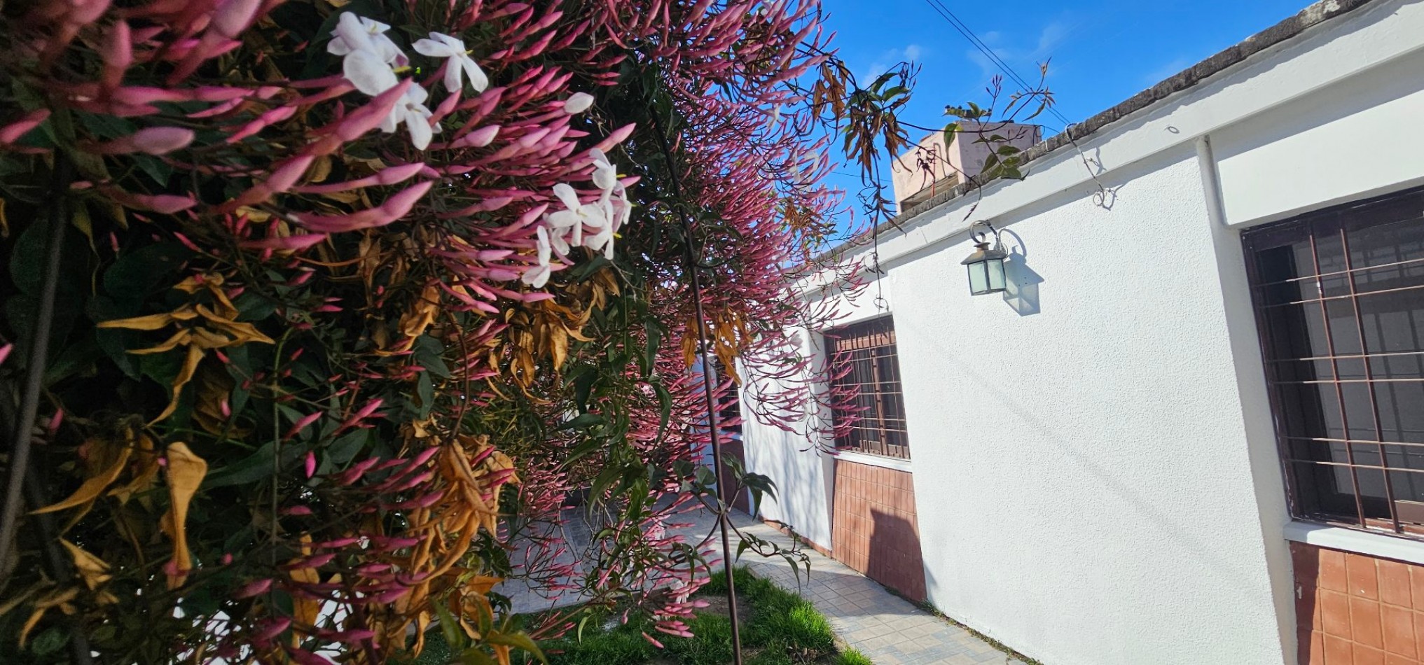 CASA EN VENTA - B° POETA LUGONES - IDEAL PARA MODERNIZAR