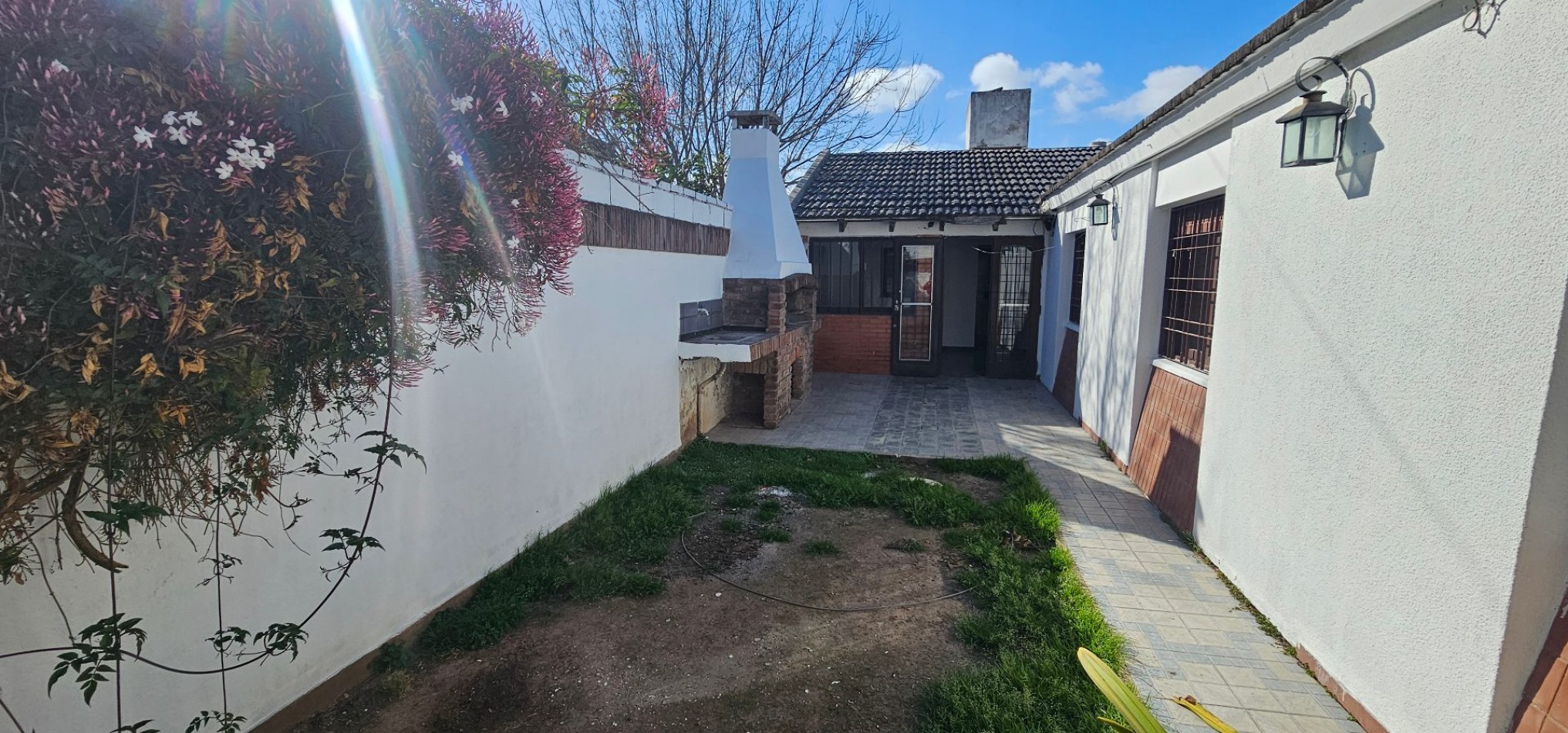 CASA EN VENTA - B° POETA LUGONES - IDEAL PARA MODERNIZAR