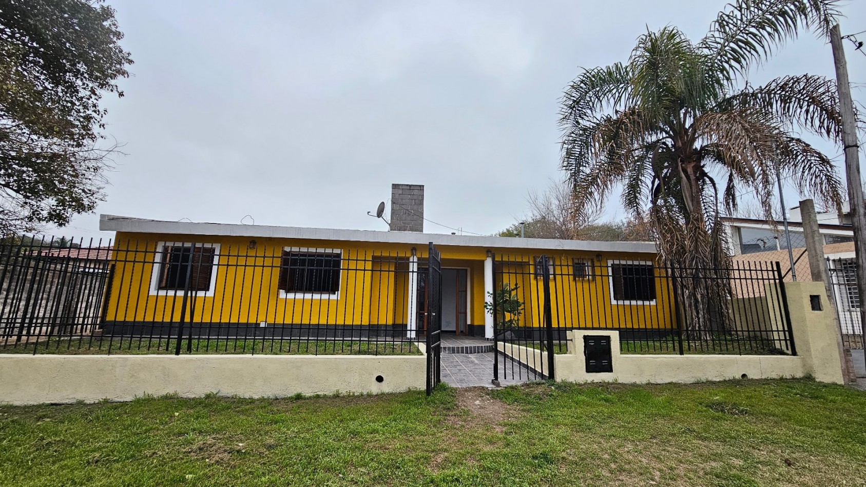 COMODA CASA DE 4 DORMITORIOS EN VENTA-SALDAN