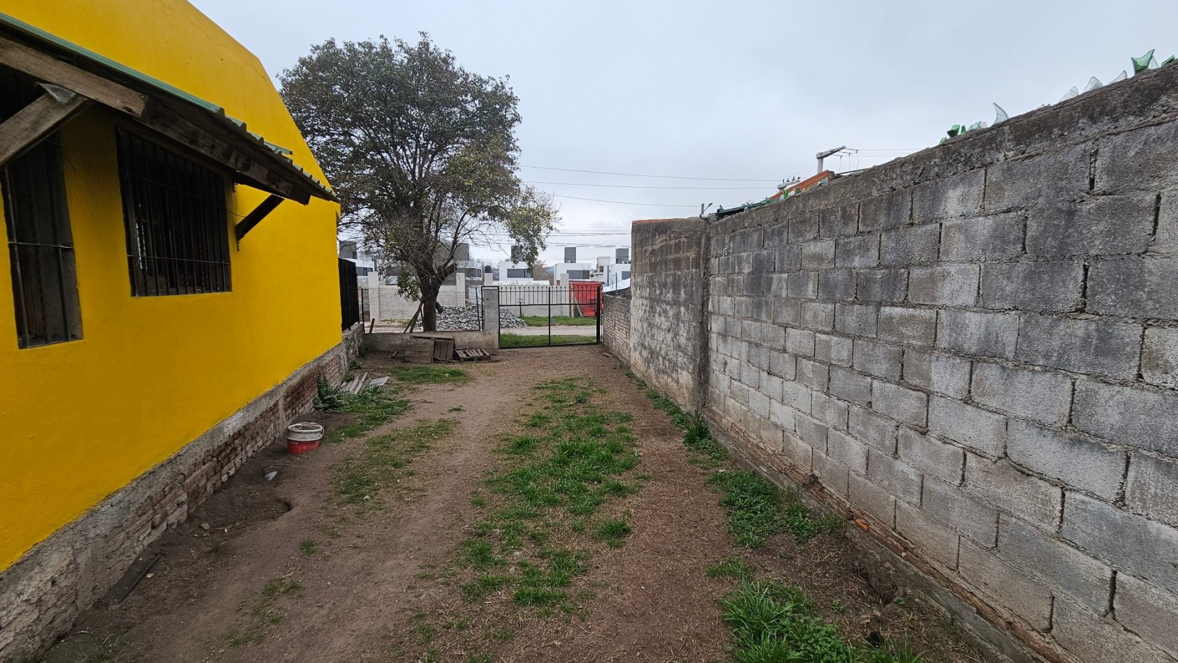 COMODA CASA DE 4 DORMITORIOS EN VENTA-SALDAN