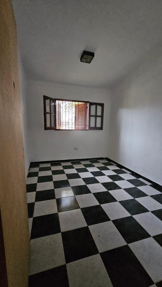 COMODA CASA DE 4 DORMITORIOS EN VENTA-SALDAN