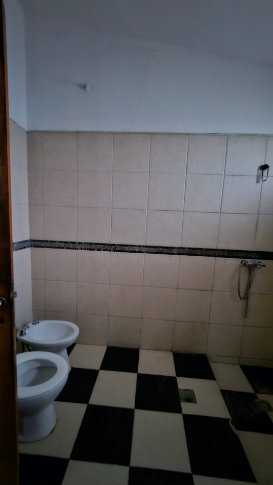 COMODA CASA DE 4 DORMITORIOS EN VENTA-SALDAN