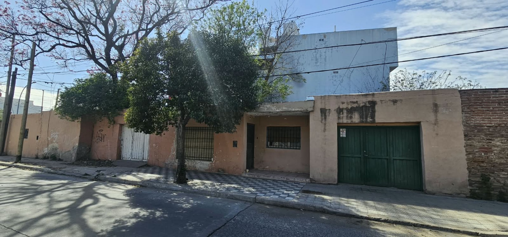 EXCELENTE TERRENO CON POTENCIAL EDIFICABLE EN B° GUEMES / TRIBUNALES II