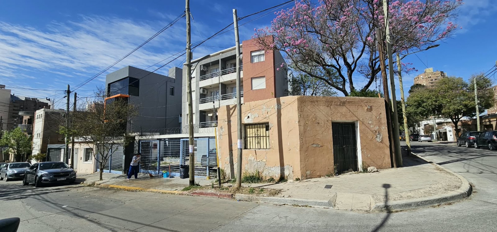 EXCELENTE TERRENO CON POTENCIAL EDIFICABLE EN B° GUEMES / TRIBUNALES II