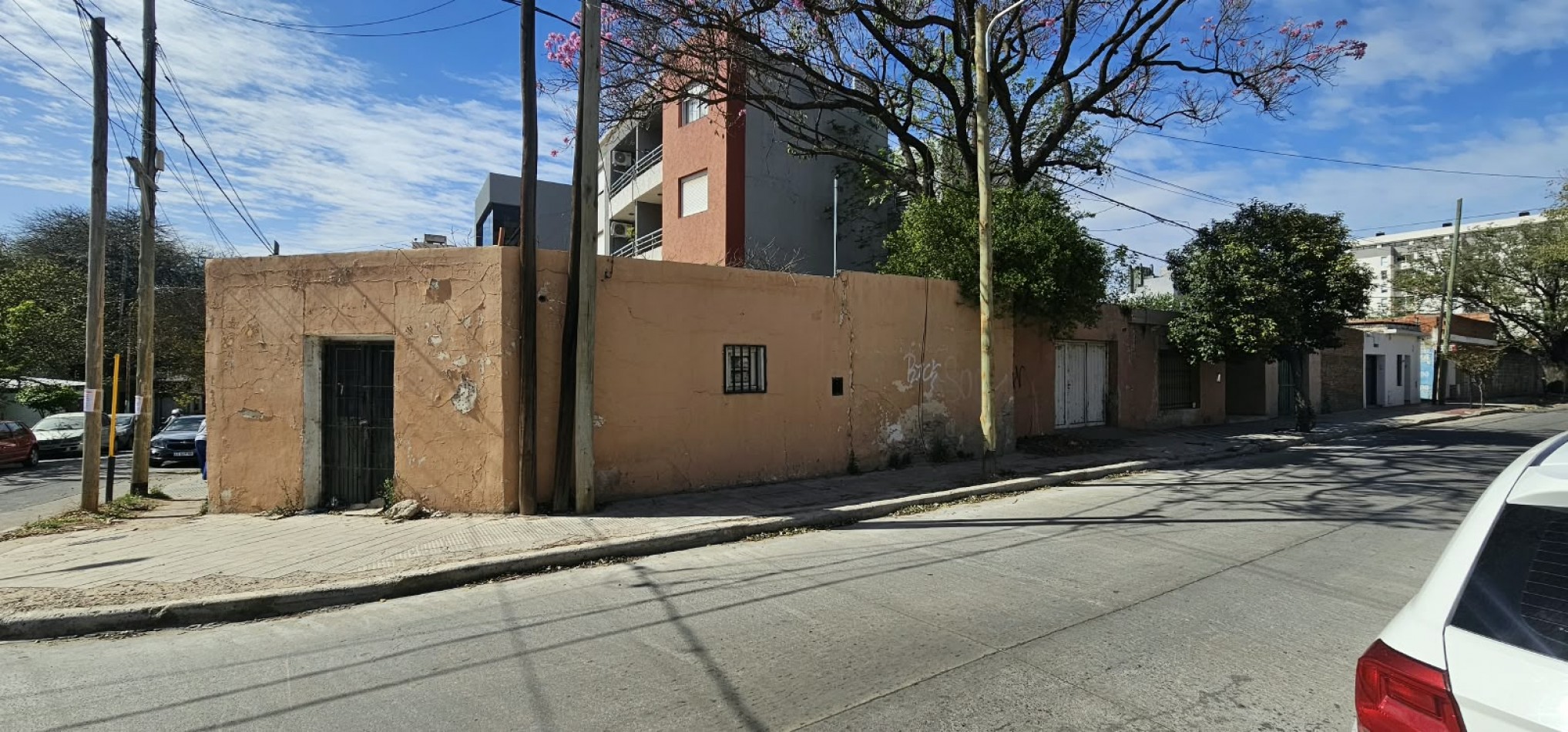 EXCELENTE TERRENO CON POTENCIAL EDIFICABLE EN B° GUEMES / TRIBUNALES II