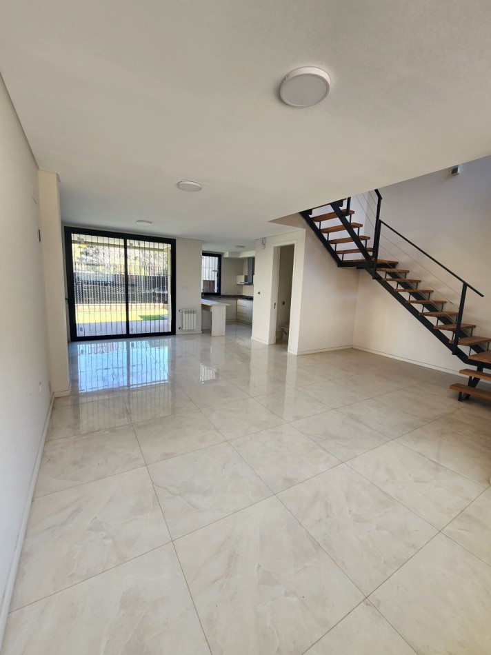 Duplex de categoria Rivera Indarte APTO CREDITO