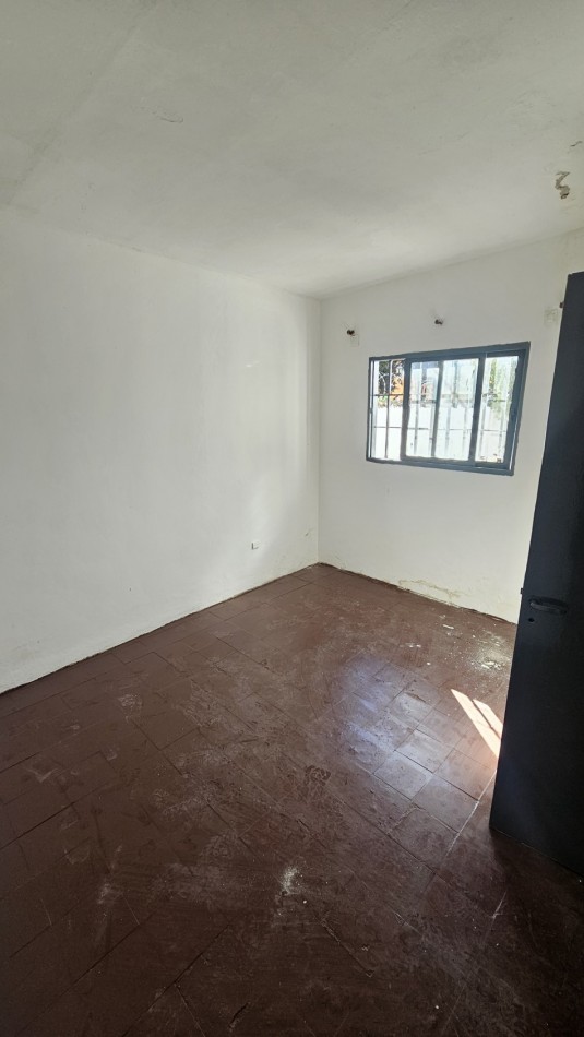 ¡OPORTUNIDAD VERSATIL EN BARRIO REVOL! Casa / Apto Uso Comercial/ Residencial