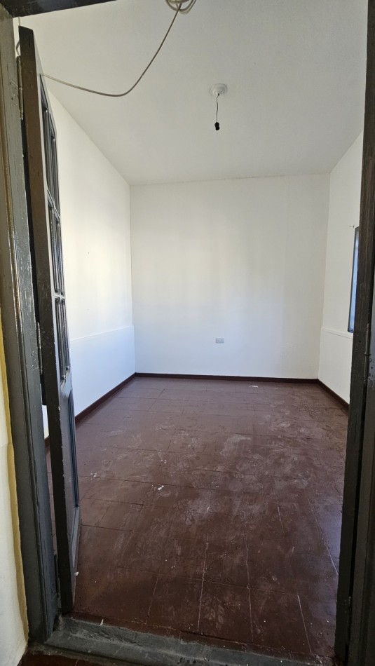 ¡OPORTUNIDAD VERSATIL EN BARRIO REVOL! Casa / Apto Uso Comercial/ Residencial