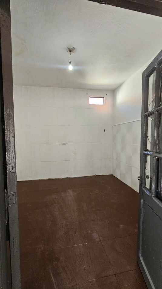 ¡OPORTUNIDAD VERSATIL EN BARRIO REVOL! Casa / Apto Uso Comercial/ Residencial