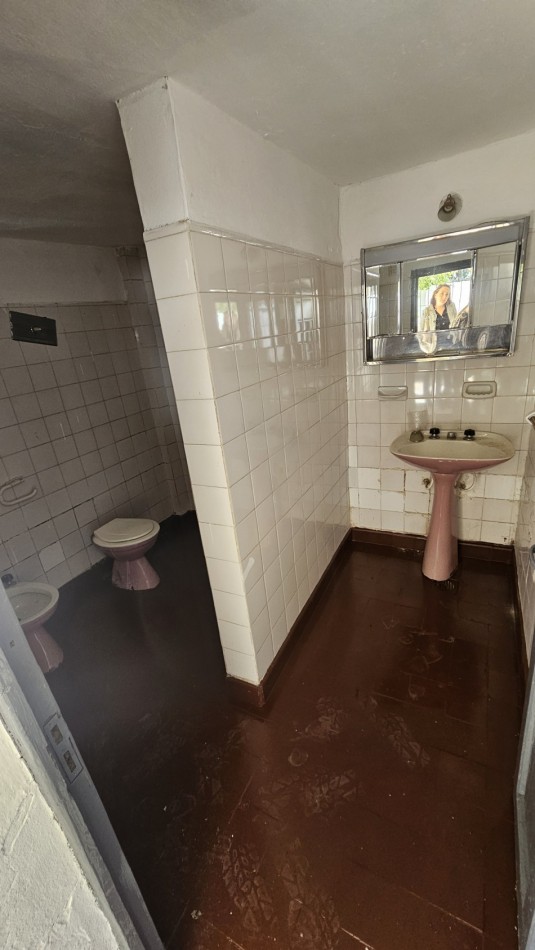 ¡OPORTUNIDAD VERSATIL EN BARRIO REVOL! Casa / Apto Uso Comercial/ Residencial