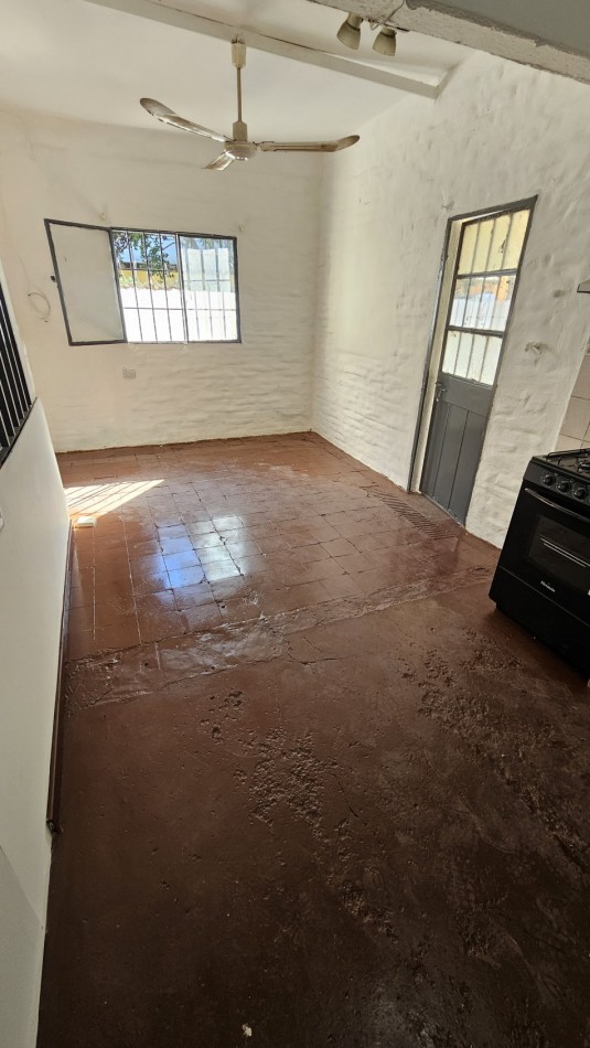 ¡OPORTUNIDAD VERSATIL EN BARRIO REVOL! Casa / Apto Uso Comercial/ Residencial