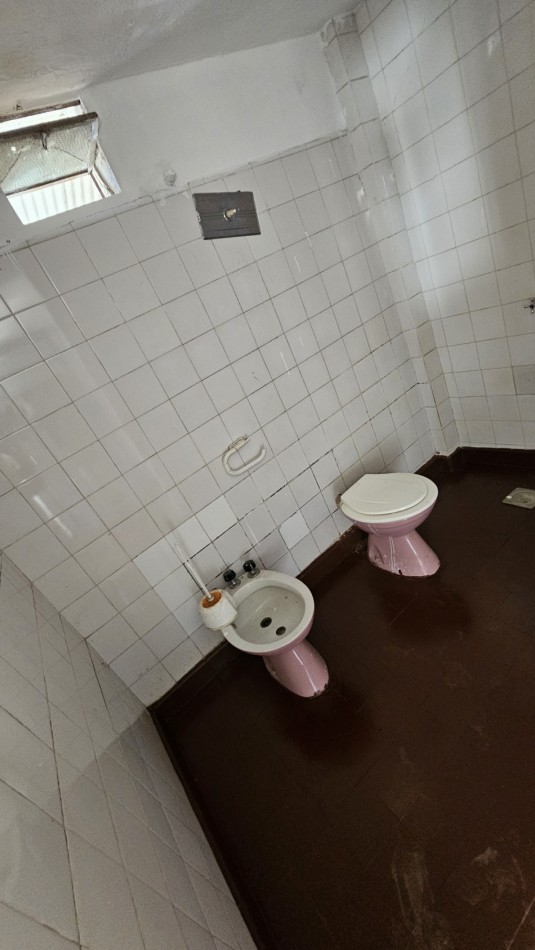 ¡OPORTUNIDAD VERSATIL EN BARRIO REVOL! Casa / Apto Uso Comercial/ Residencial