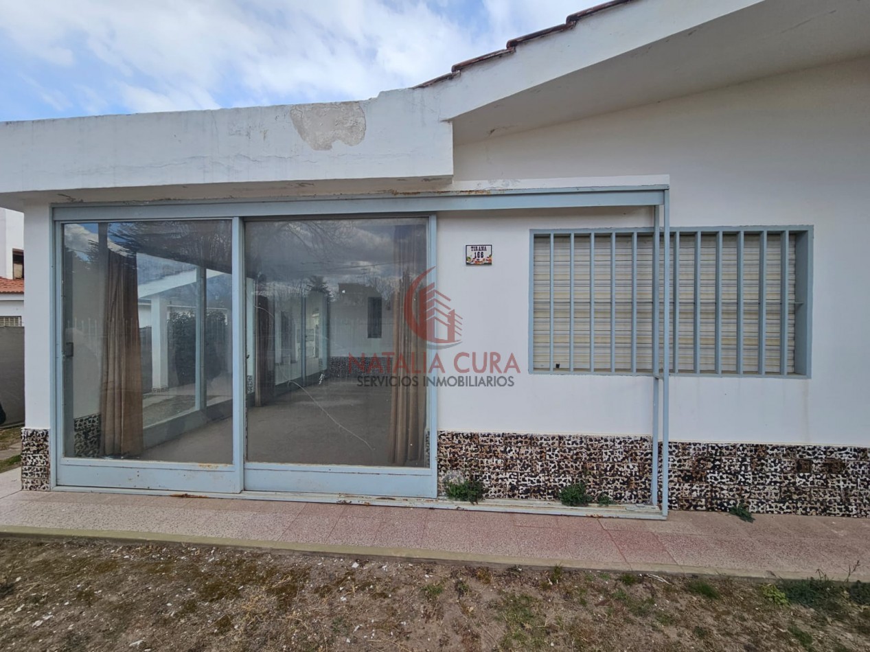 CARLOS PAZ- PLAYA DE ORO- HERMOSO CHALET EN VENTA