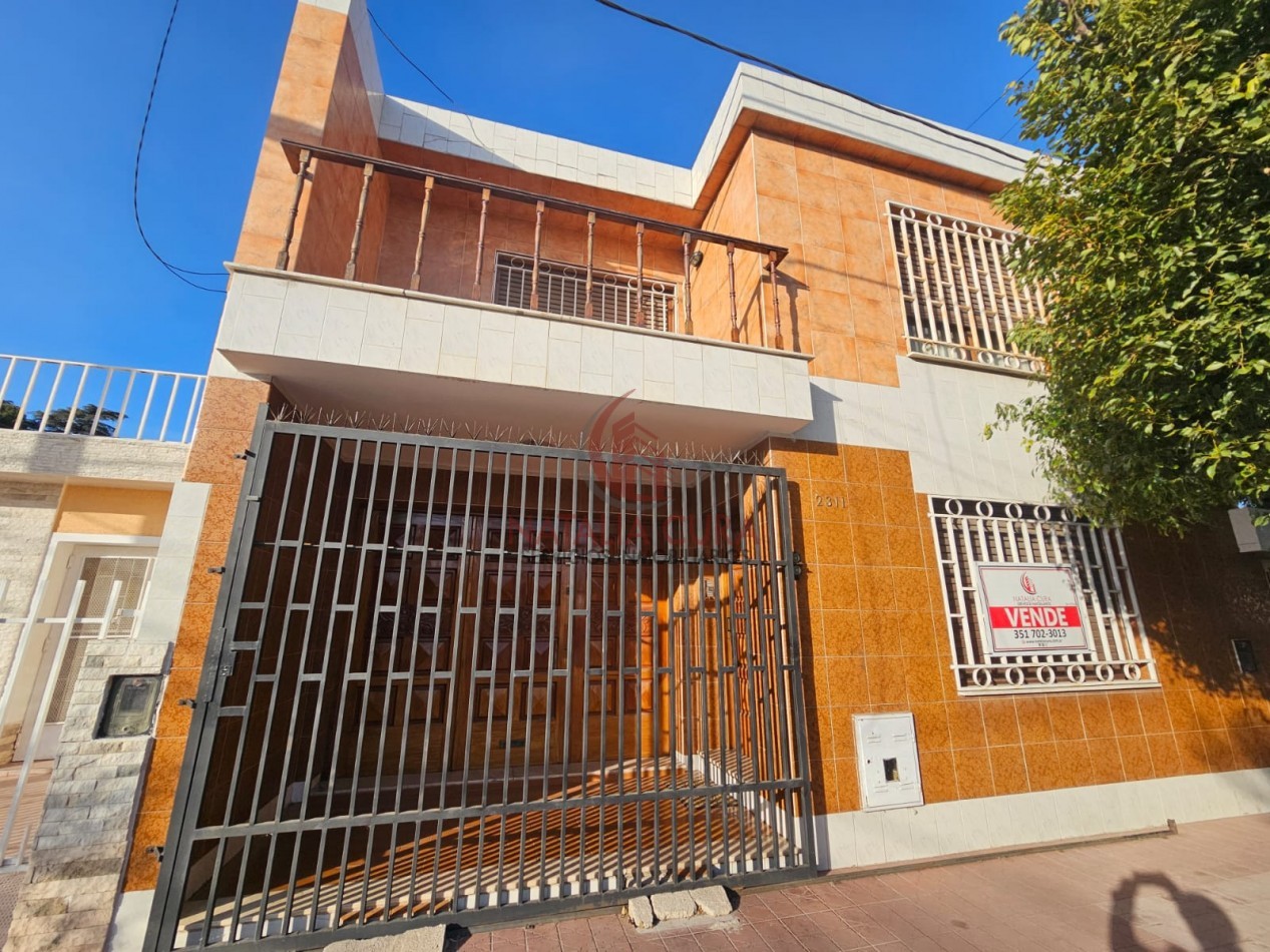 B° SAN MARTIN- HERMOSA CASA DE 3 DORM  "APTA BANCOR"