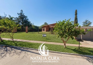 Gran Casa con pileta en un terreno de 1400m2 en pleno corazon de Arguello!!